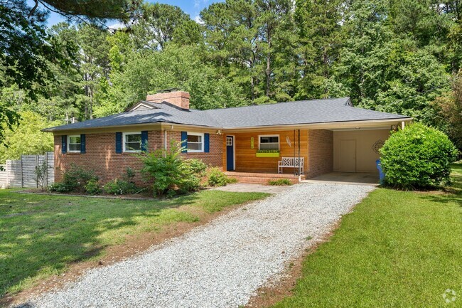 Building Photo - Available Early July! - Beautiful Furnishe... Rental