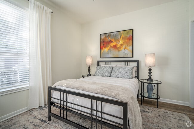 2BR, 2BA - 981SF - Primary Bedroom