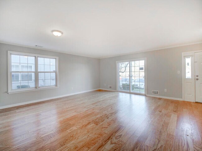 Photo - 869 Mariposa Ct