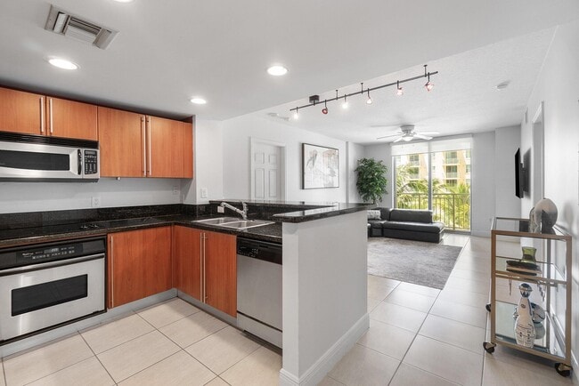 Photo - 610 Clematis St Unit 523