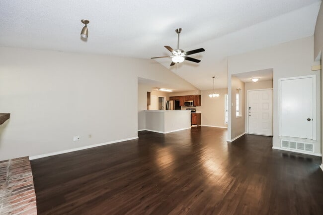 Photo - 1812 Hunting Green Dr