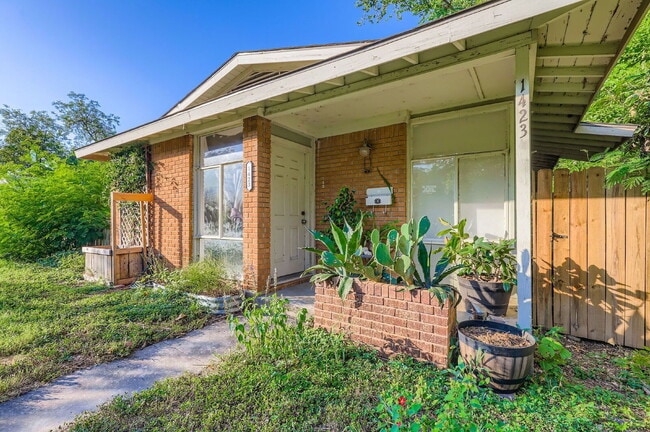 Photo - 1423 Westmoor Dr