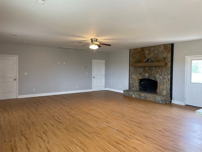 Photo - 3 BED, 3 FULL BATH HOME LOCATED IN DENTON!