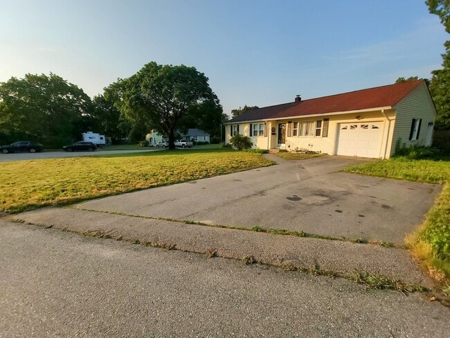 Building Photo - 25 Mitola Dr