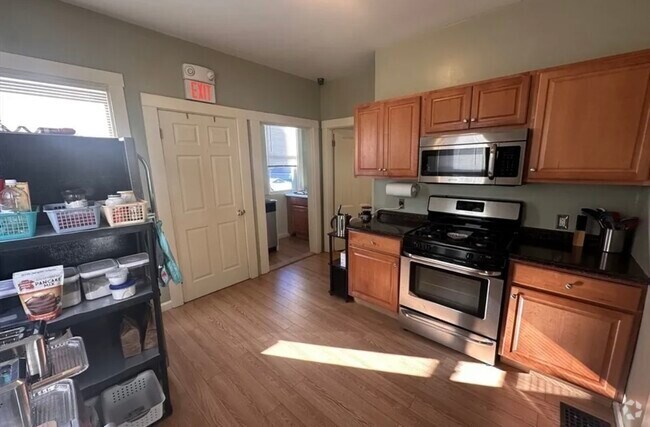 Building Photo - 374 Highland Ave Unit 1 Rental