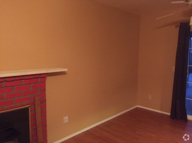 Building Photo - 1530 Burgundy Dr Rental