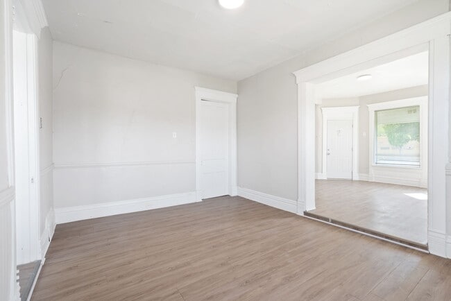 Photo - 2007 College St - Cedar Falls