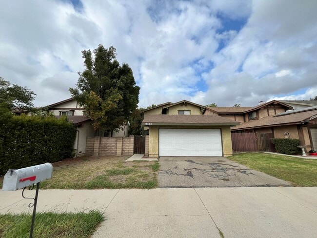 Chatsworth 3+2.5 w/backyard, fireplace + 2... - Chatsworth 3+2.5 w/backyard, fireplace + 2...