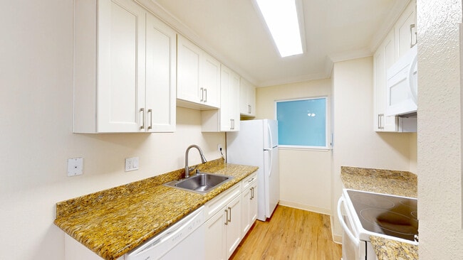 Building Photo - 531 Alameda del Prado Unit 329