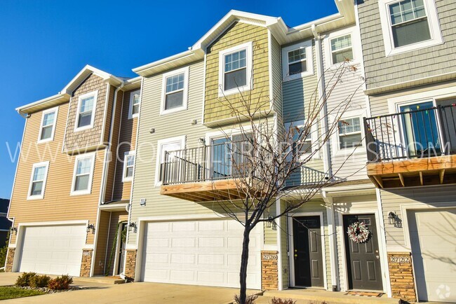 Building Photo - 2 Bedroom 2.5 Bath Town Home in Ankeny