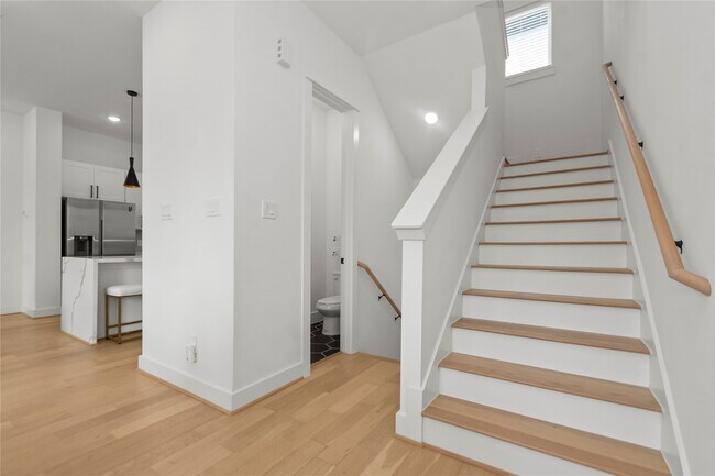 Photo - 3013 Nagle St