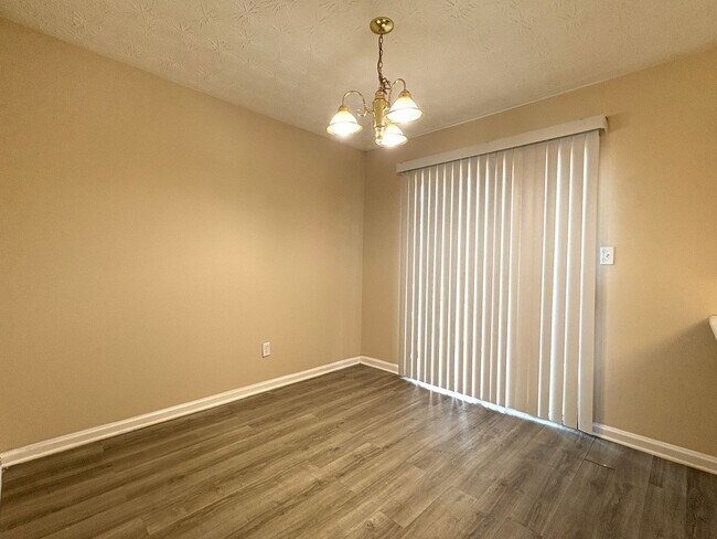 Photo - Spacious Townhouse with Convenient Location