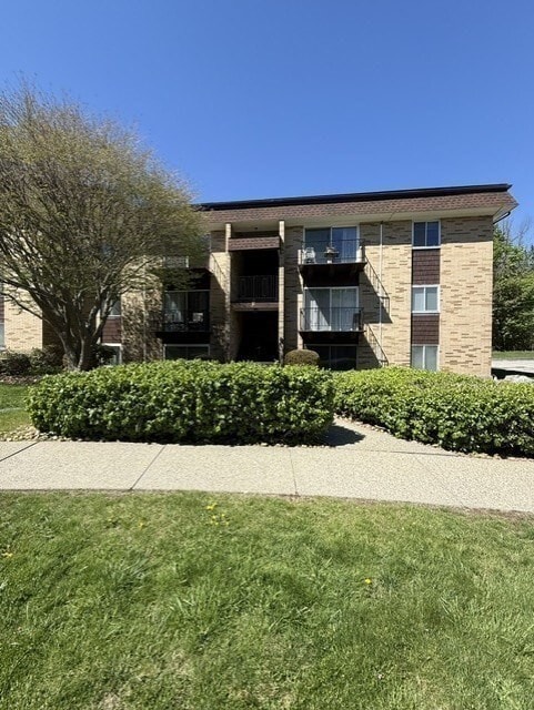 Building Photo - 121 Bailey St Unit F56