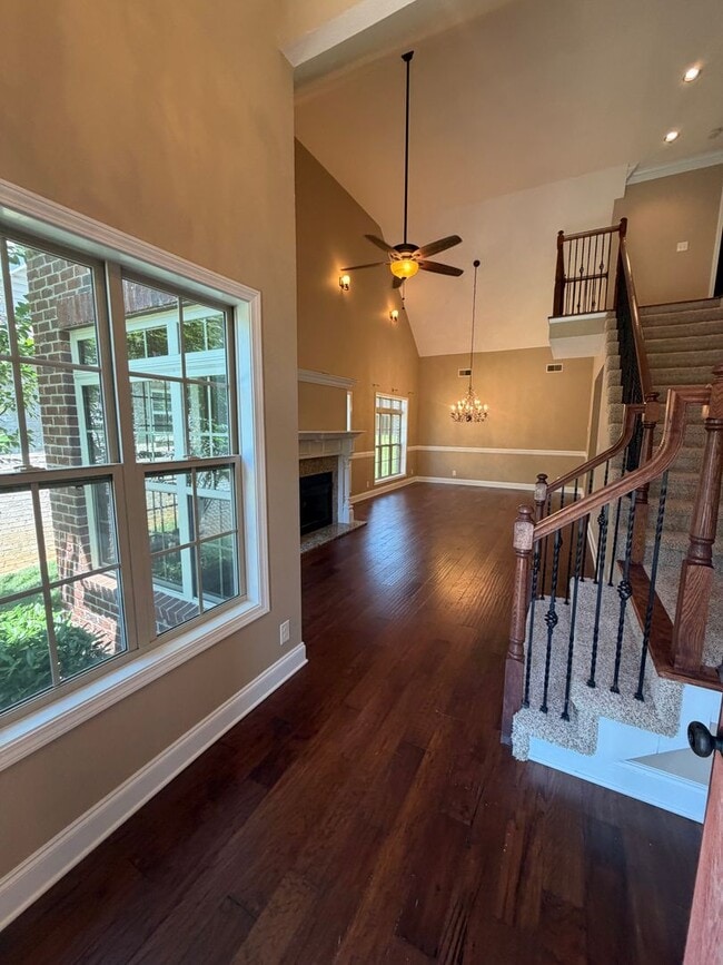 Photo - Spacious 4 Bedroom 2 1/2 Bath Home For Rent in Sango Area!