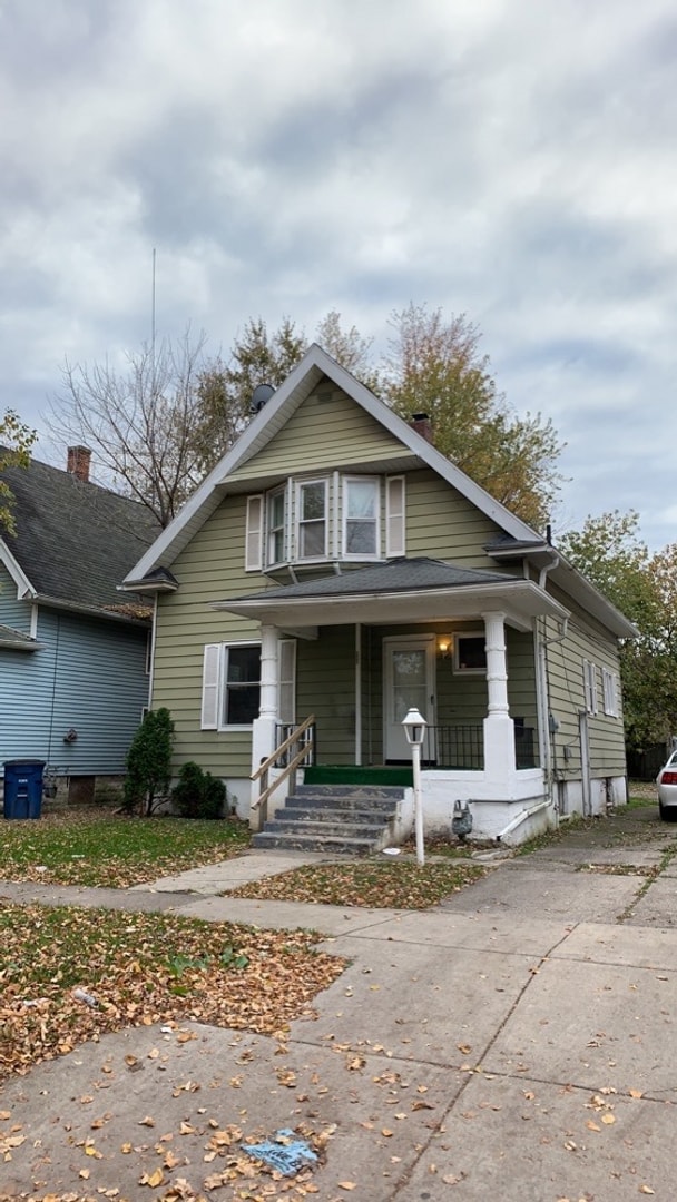 Building Photo - 3 Bedroom House