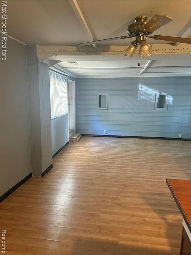 Photo - 933 Myrtle Ave