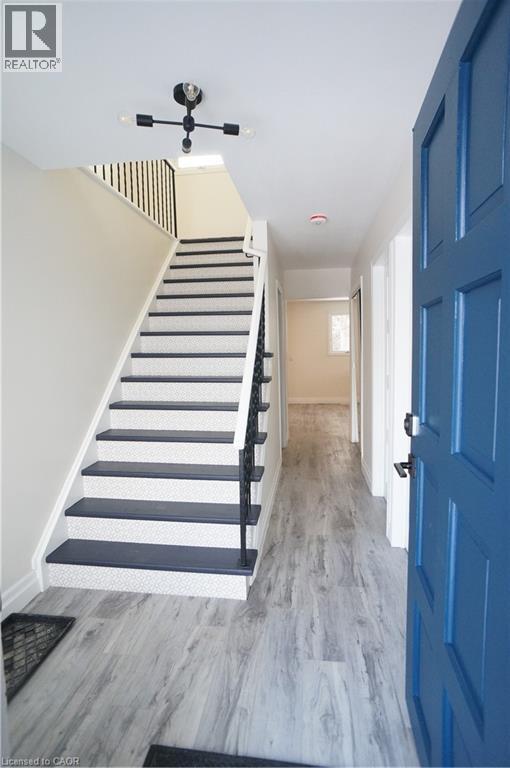 Photo - 79 Kortright Rd W