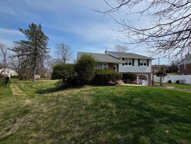 Photo - 811 Coppock Ln