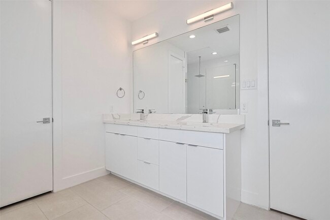 Building Photo - 3510 Hadley St