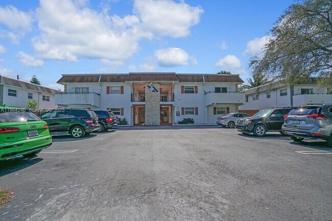 Building Photo - 222 SW 1st St Unit H-7