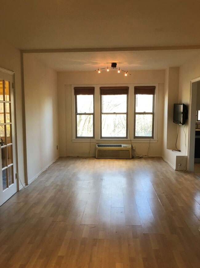 Photo - Centrally Located Junior One Bedroom in Georgetown/Dupont border. UTILITIES INCLUDED Unit 210