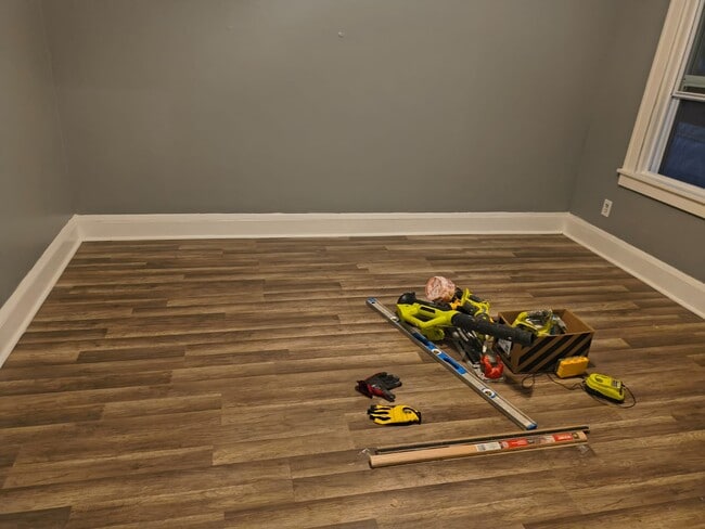 Building Photo - 13315 Madison Ave Unit 5