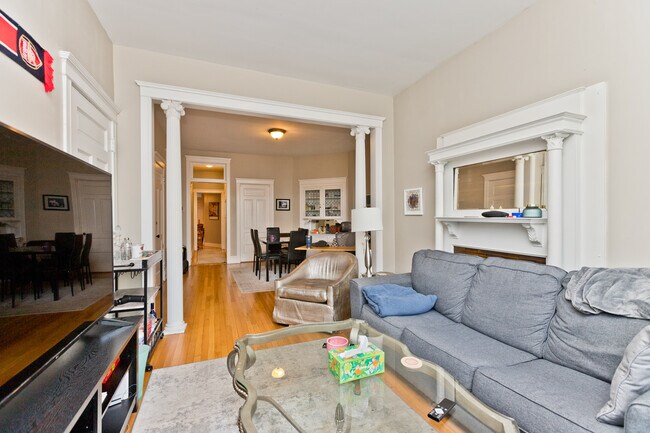 Photo - 3350 N Sheffield Ave Unidad 1