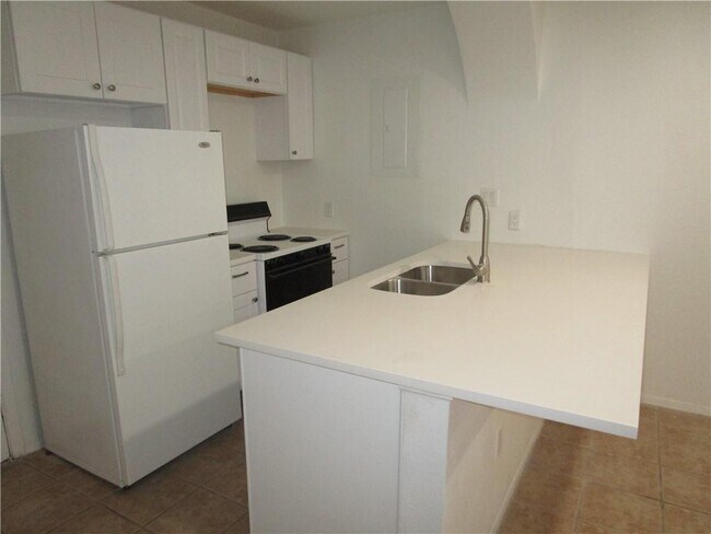 Photo - 2413 Leon St Unidad 105