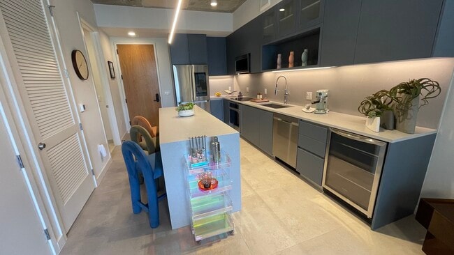 Photo - 1994 NW 1st Pl Unidad A5