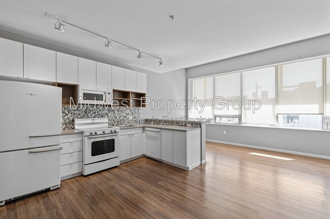 Building Photo - 4100 Lindell Blvd Unit 201