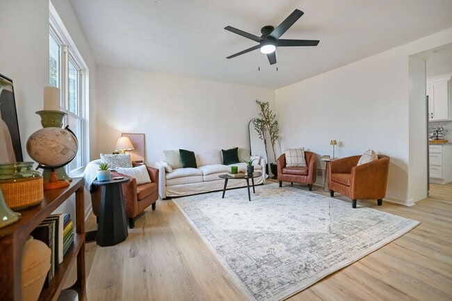 Photo - 421 Elkton Pl