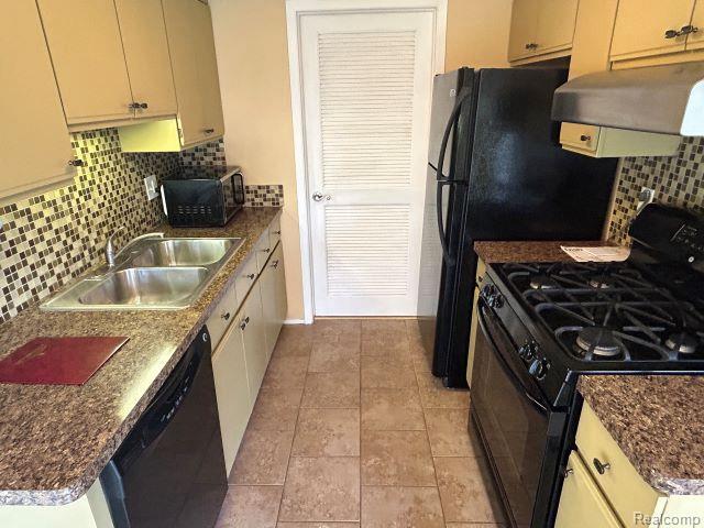 Photo - 34112 Garfield Cir