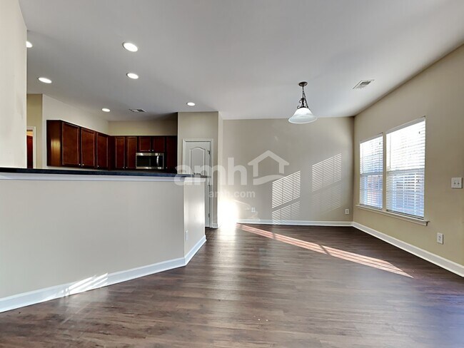 Photo - 3048 Adventure Way