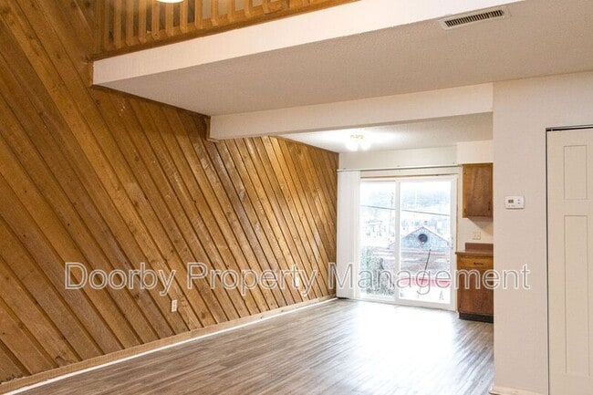 Photo - 18 S Germantown Rd Unit 4