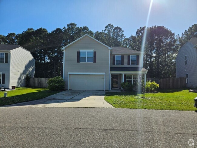 Building Photo - Beautiful 4 bedroom 2.5 bath home - The Re...