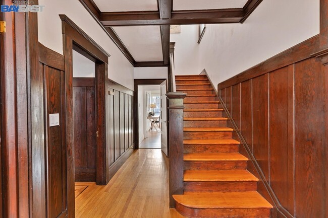 Photo - 541 Foothill Blvd