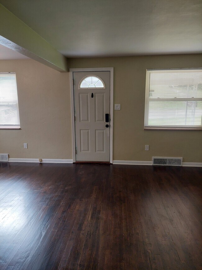 229 Evaline St