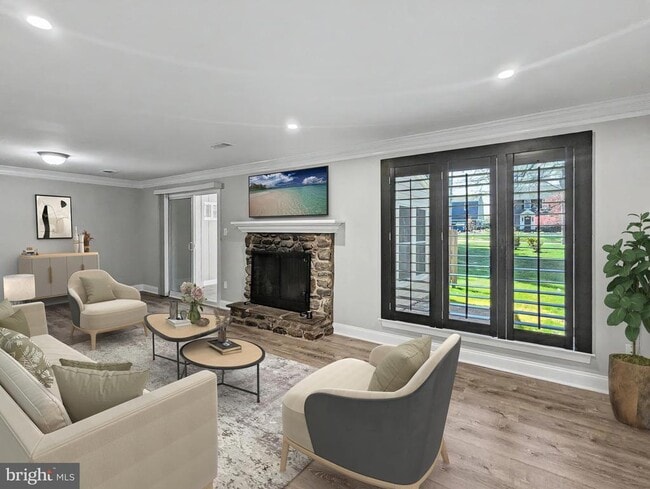 Photo - 140 Westbury Ct