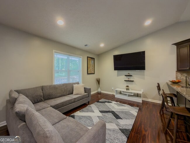 Photo - 580 Pineland Cir
