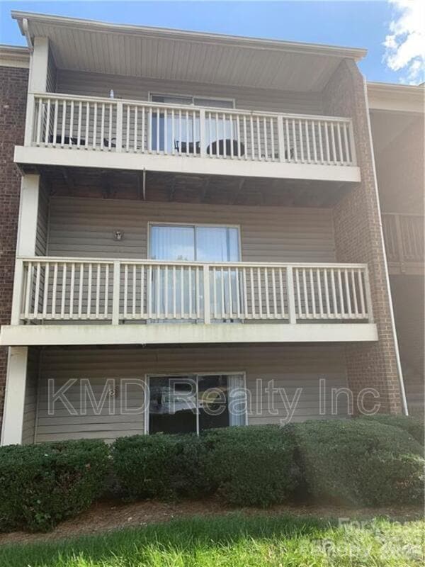 Building Photo - 1638 Arlyn Cir Unit A