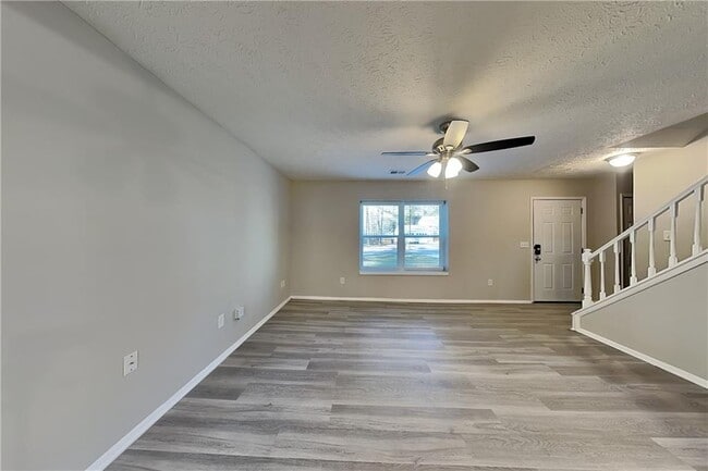 Photo - 455 Sheringham Ct