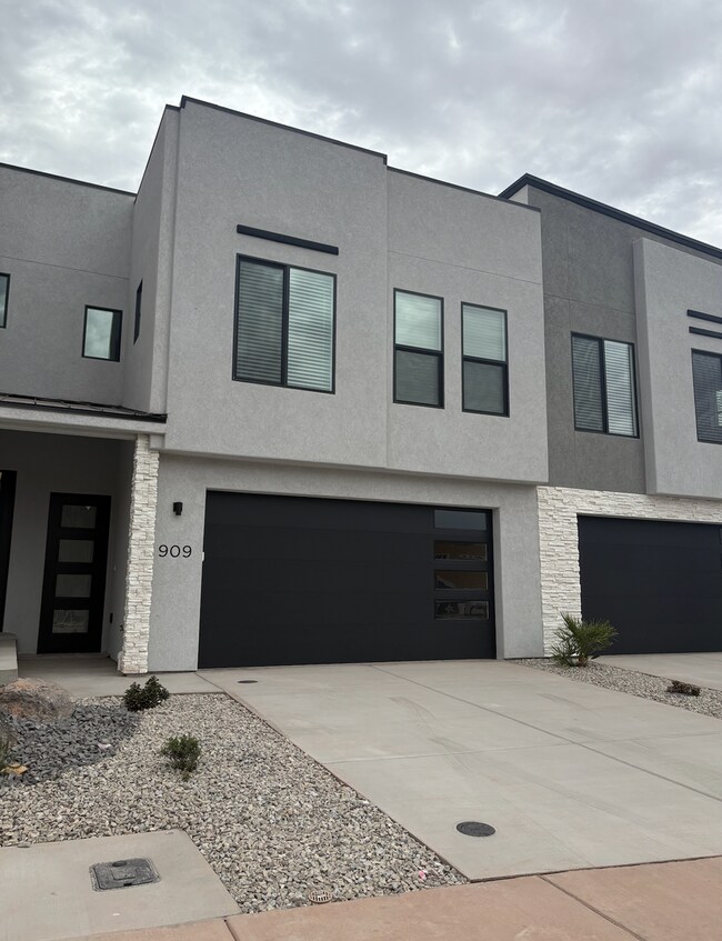 Building Photo - Brand New Townhome – Internet Included