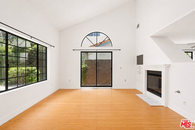 Building Photo - 3113 Thatcher Ave