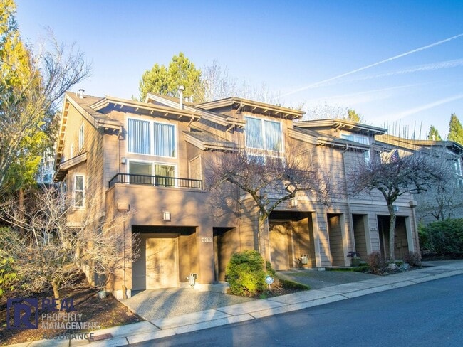 Building Photo - Charming 3BR/2BA End Unit Townhome-Now Available!!