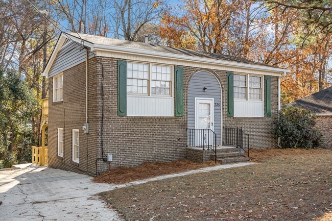 Photo - 735 Ashbrook Rd