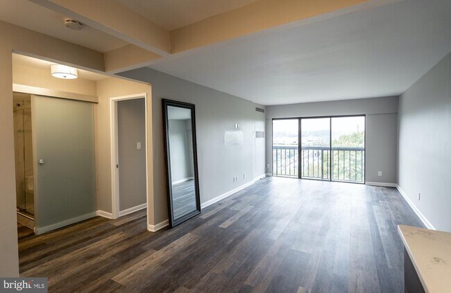 Photo - 1001 26th St NW Unit 807