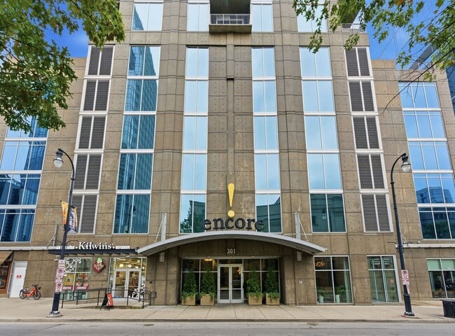 Building Photo - Great price on 9th Floor of Encore Building Downtown Nashville. One Bed One Bath. Resort style am...