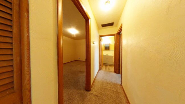 Photo - 2 Bed 1 bath Apartment Rental in Parkview area Newport News Unit Apt 11