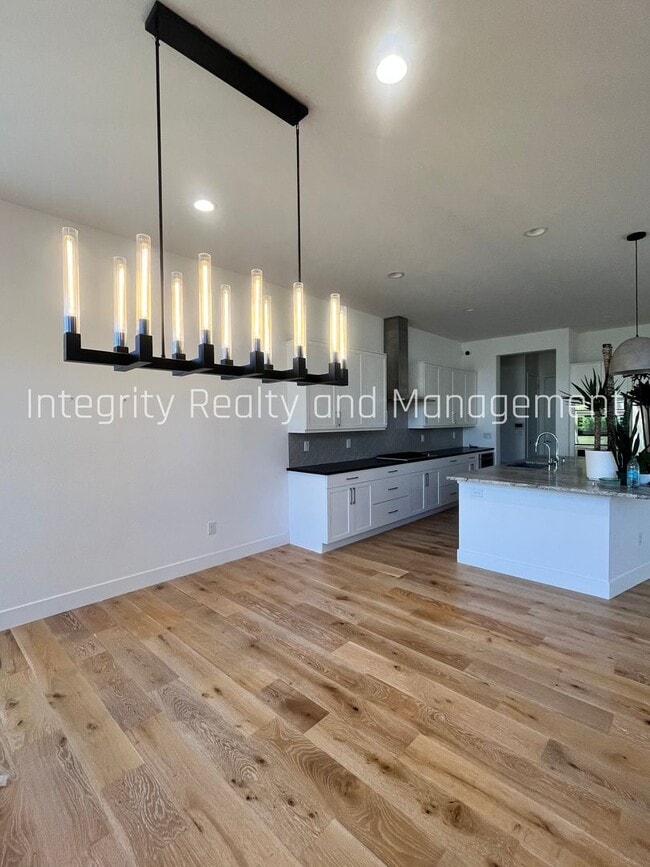 Photo - 6121 Chester St