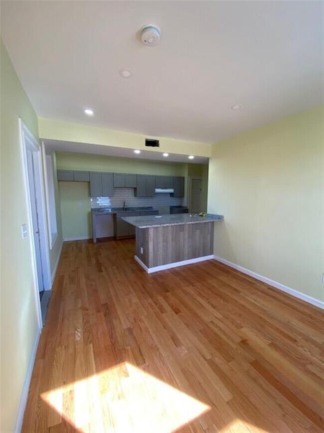 Photo - 289 Windsor St Unit 1